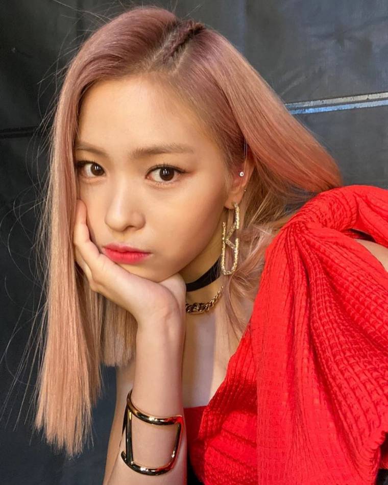 블랙&레드 #ITZY 류진