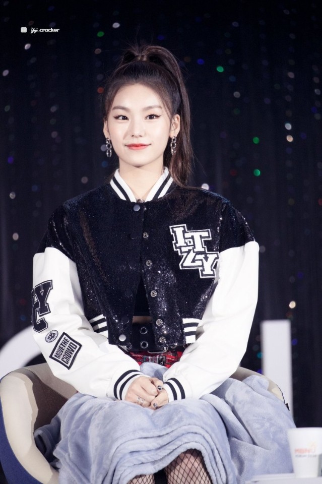 화장 연하게 한 #ITZY 예지