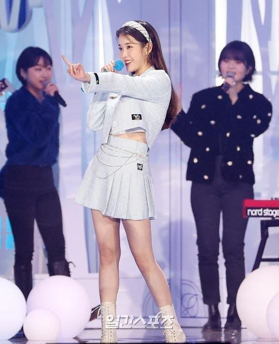 오늘자 아이유