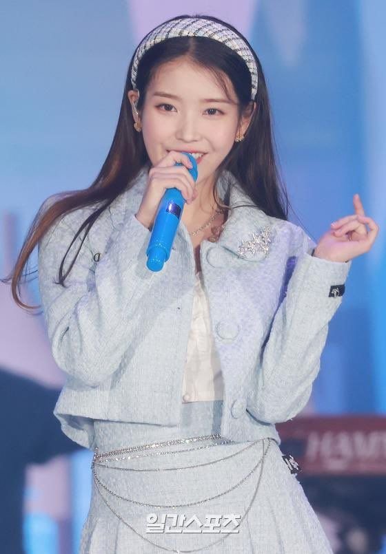 오늘자 아이유