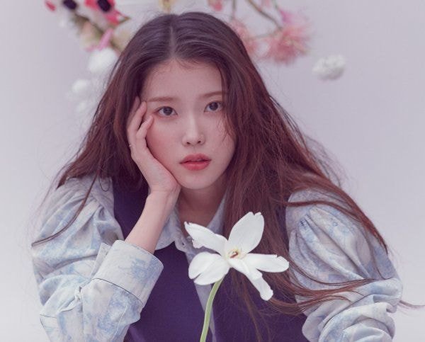 [공식] 아이유, 생일 맞아 소외계층에 5억원 기부