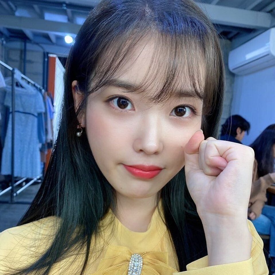 아이유 소속사에서 올려준 #아이유 사진