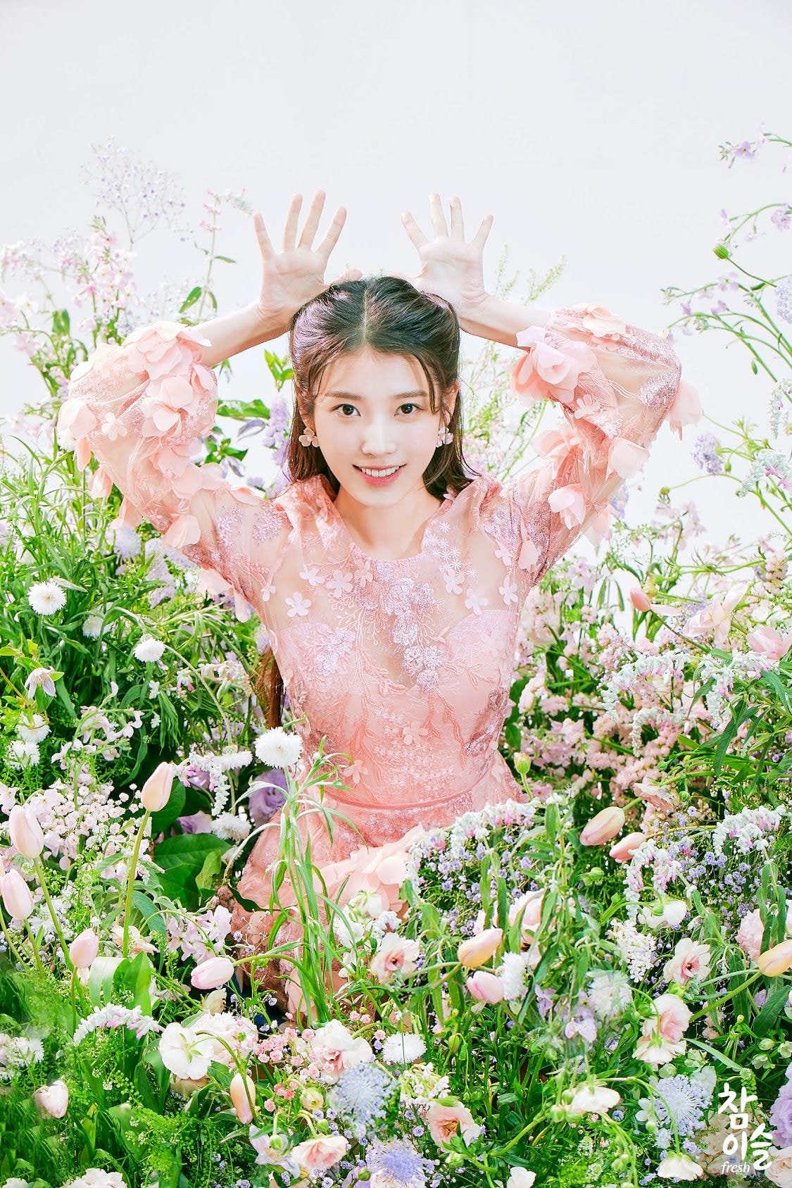 아이유 생일 기념 참이슬에서 풀어준 미공개 이미지