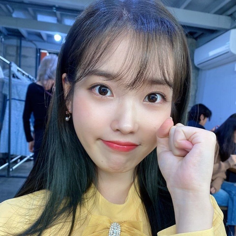 아이유 소속사에서 올려준 #아이유 사진
