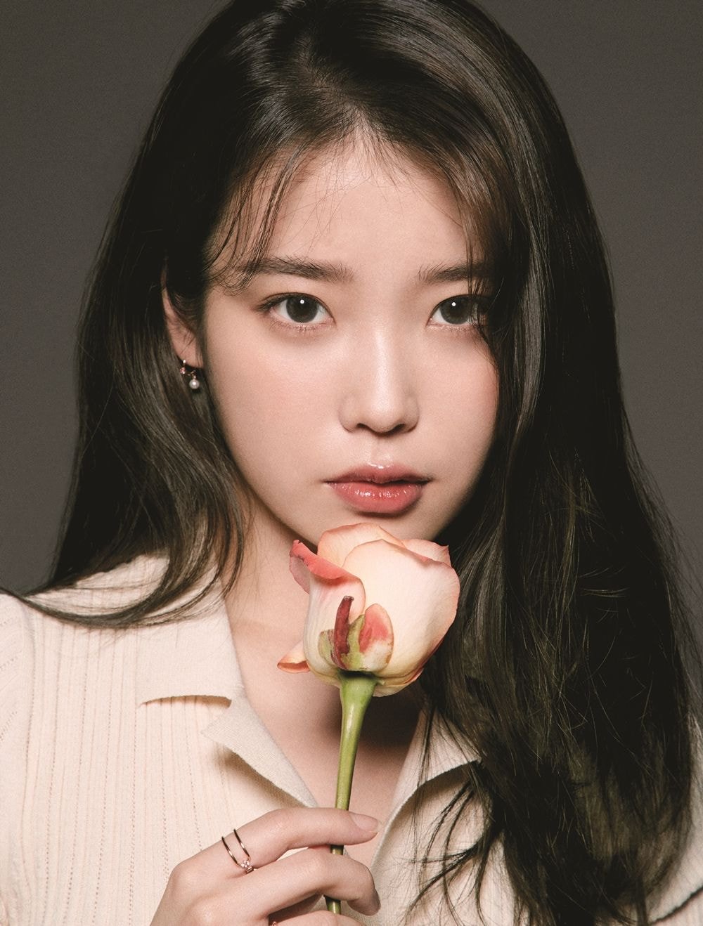#아이유, #방탄소년단 슈가와 협업 전격 발표…5월 기습 신곡