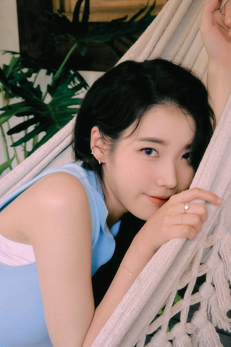 새로뜬 아이유 여름 화보