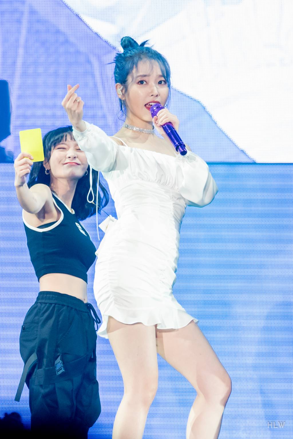 콘서트 의상이 너무 이쁜 아이유