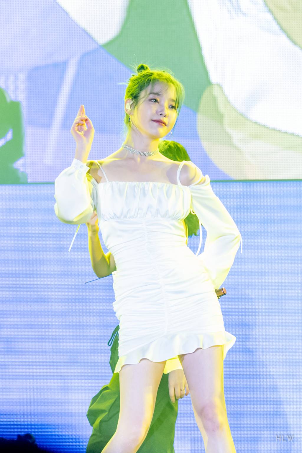 콘서트 의상이 너무 이쁜 아이유