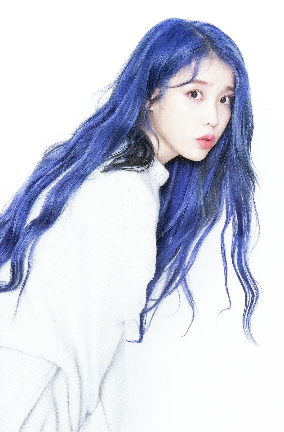 파란머리로 염색한 아이유.jpg