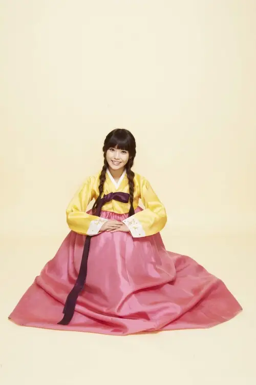 아이유, 양갈래머리에 한복새해인사