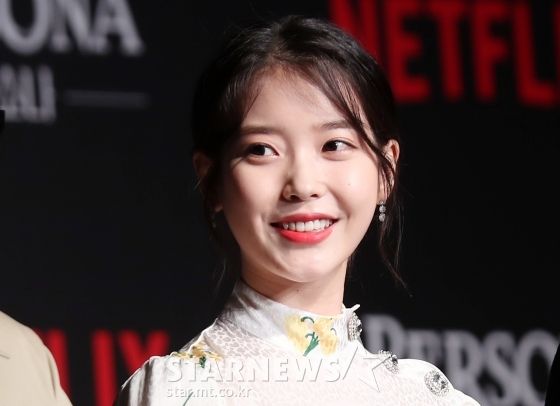 '데뷔 12주년' 아이유, '스케치북'서 단독 미니 콘서트