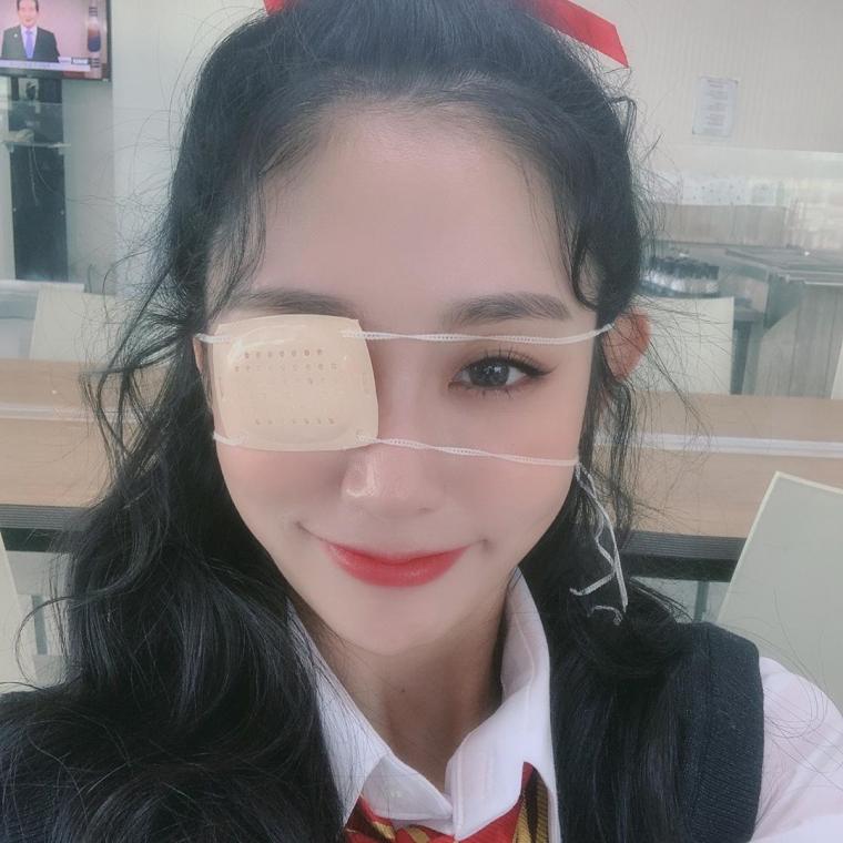 안대낀 러블리즈 서지수