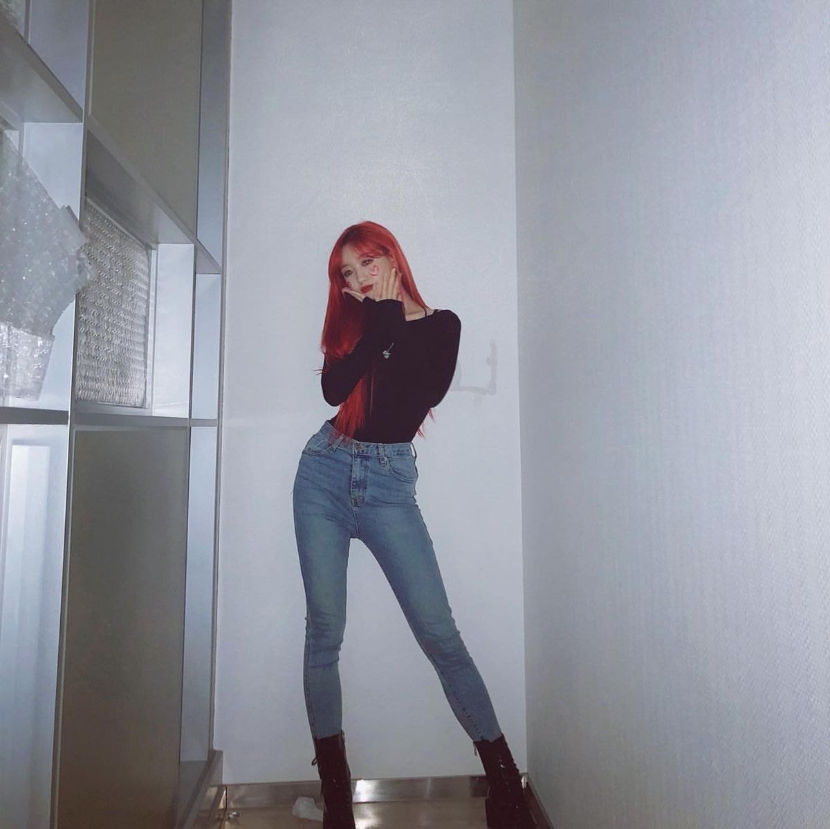 청바지 입은 러블리즈 류수정 인스타