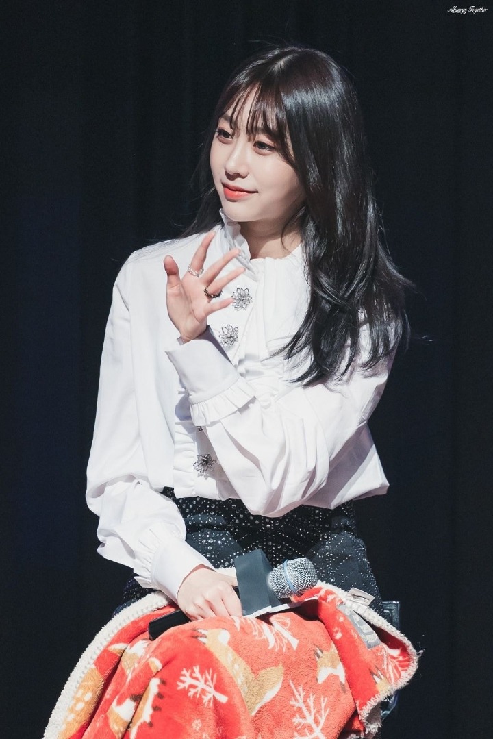 앞머리 내린 #러블리즈 지수