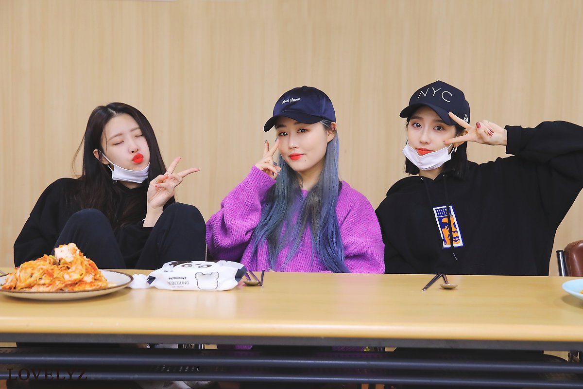 데뷔 6주년 기념으로 김장 나눔 봉사활동한 러블리즈