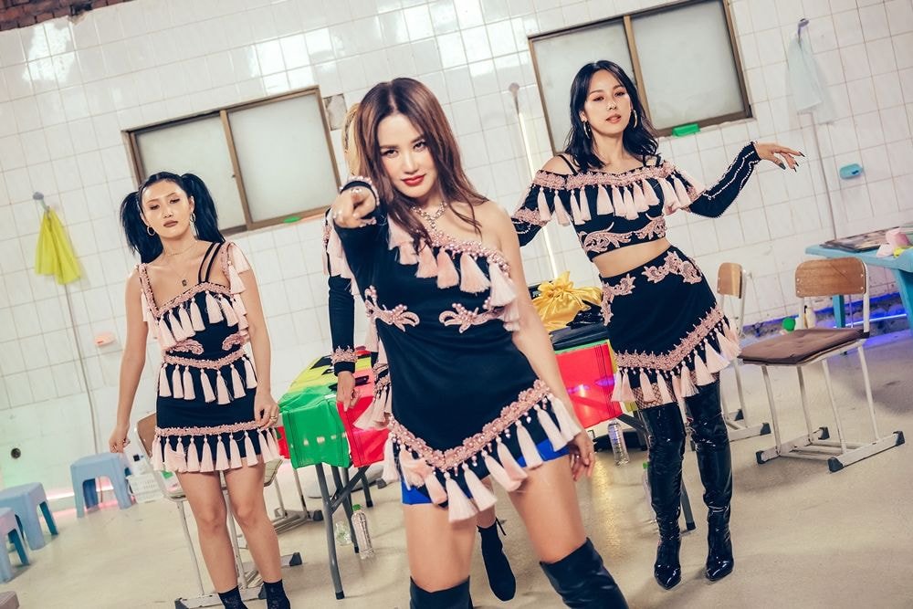 러블리즈 무대의상입은 환불원정대