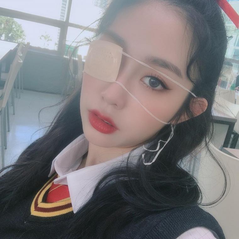 안대낀 러블리즈 서지수
