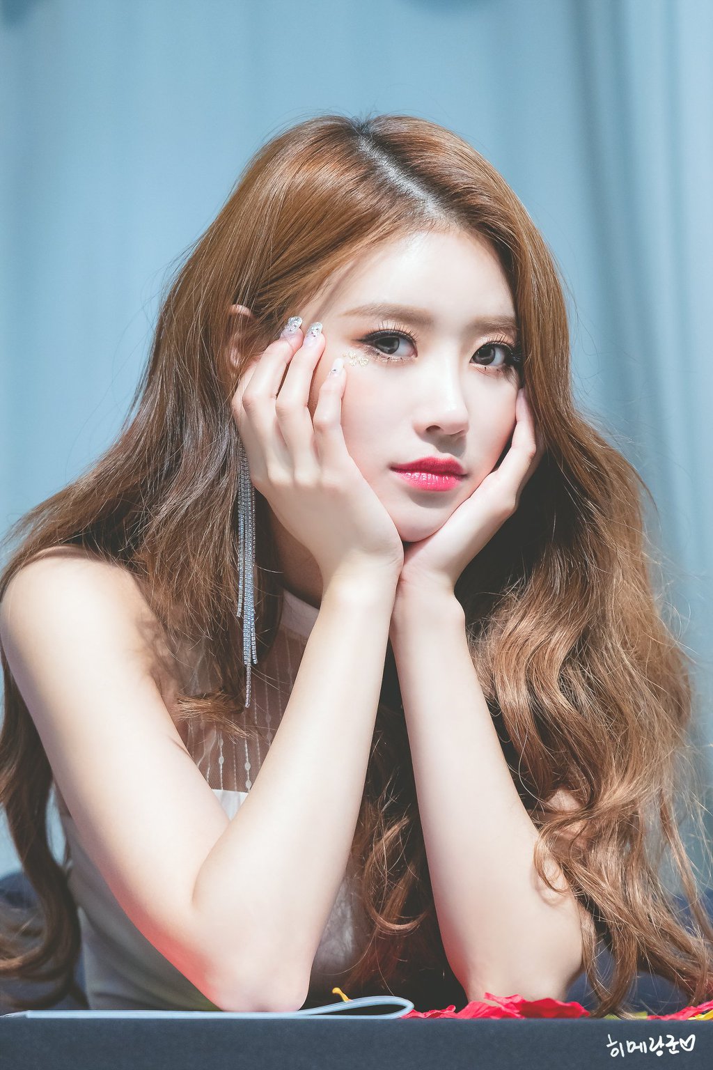 팬사인회 가면 볼 수 있는 #러블리즈 미주 모습