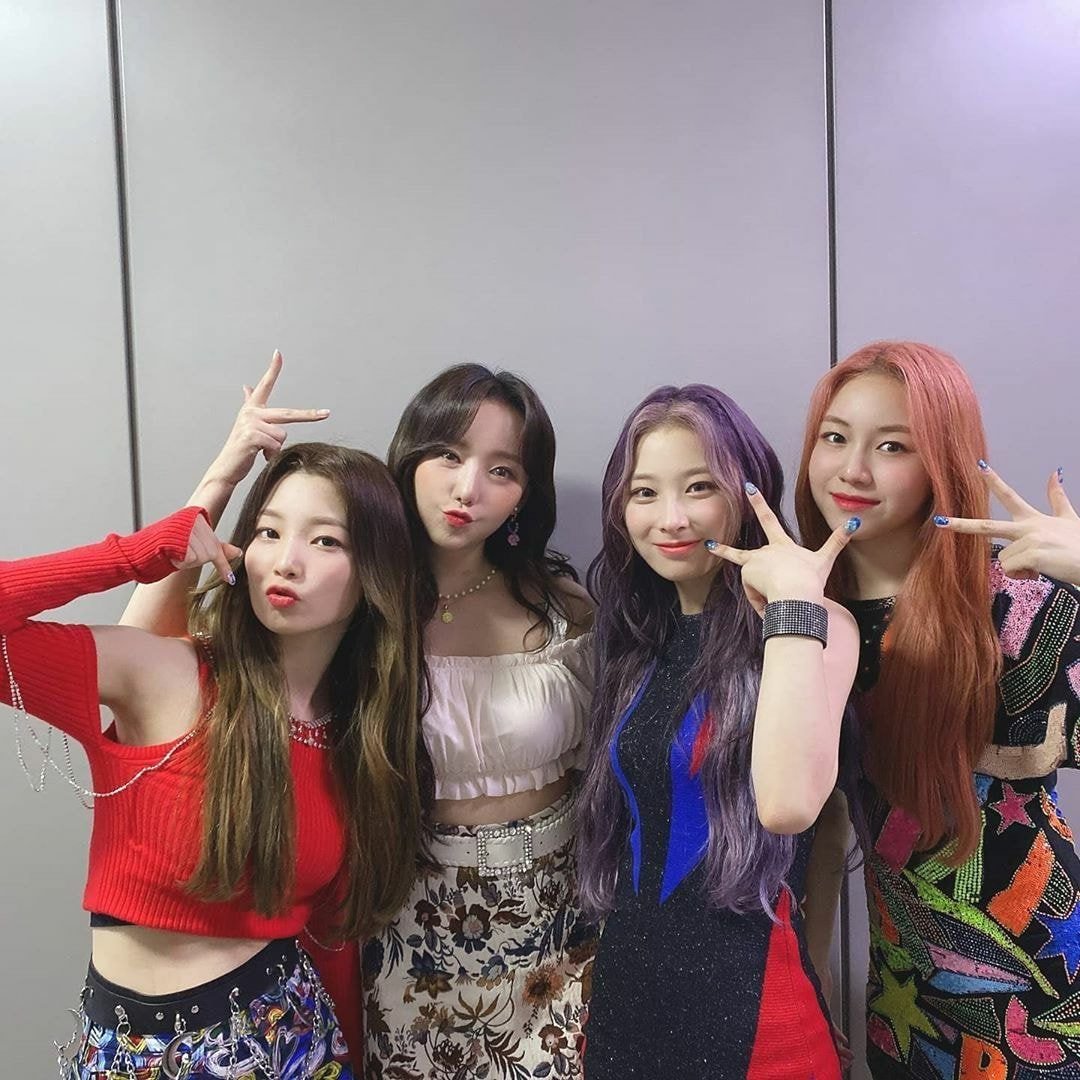 단체사진 찍은 울림엔터 러블리즈 & 로켓펀치