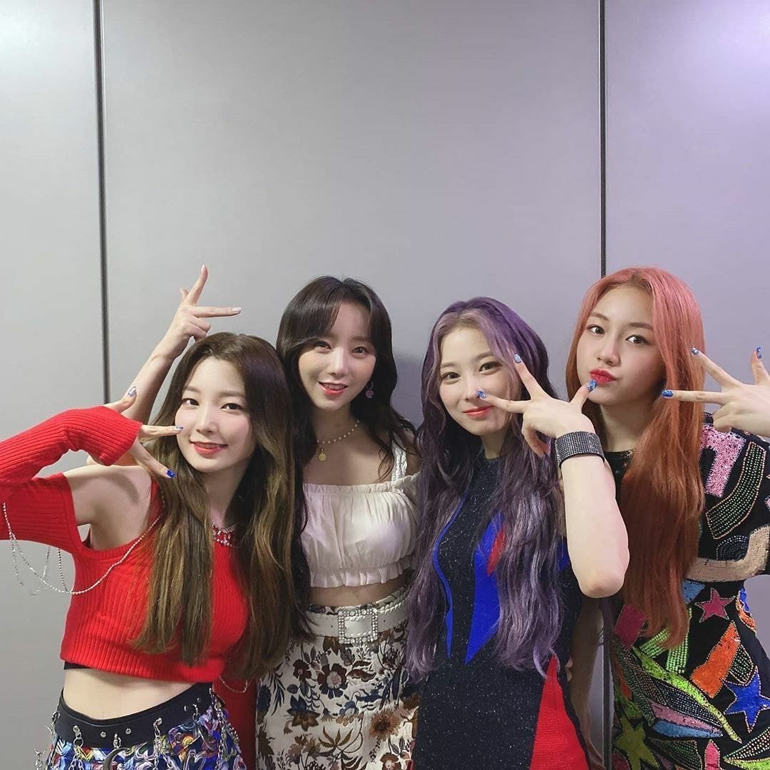 단체사진 찍은 울림엔터 러블리즈 & 로켓펀치