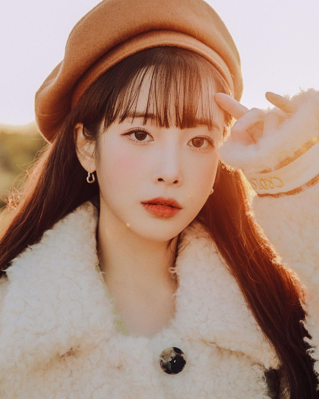 러블리즈 지애 가을 노을 컨셉 화보 사진
