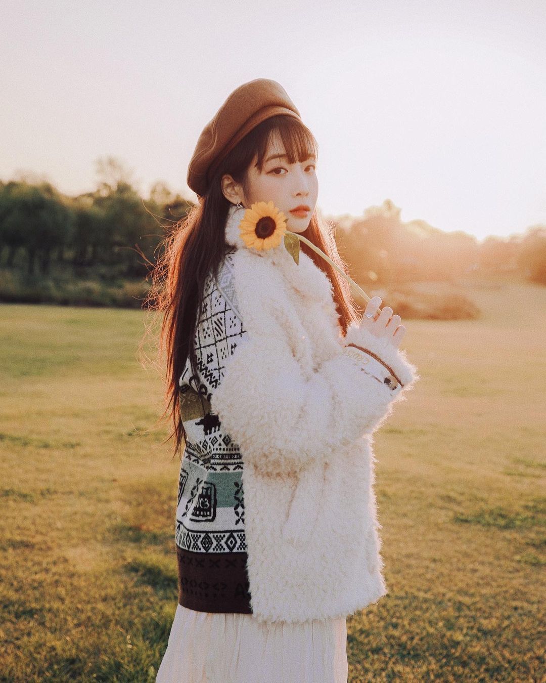 러블리즈 지애 가을 노을 컨셉 화보 사진