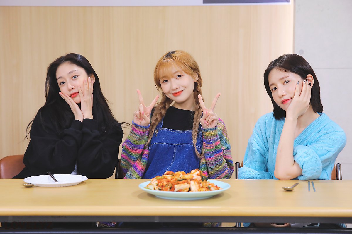 데뷔 6주년 기념으로 김장 나눔 봉사활동한 러블리즈