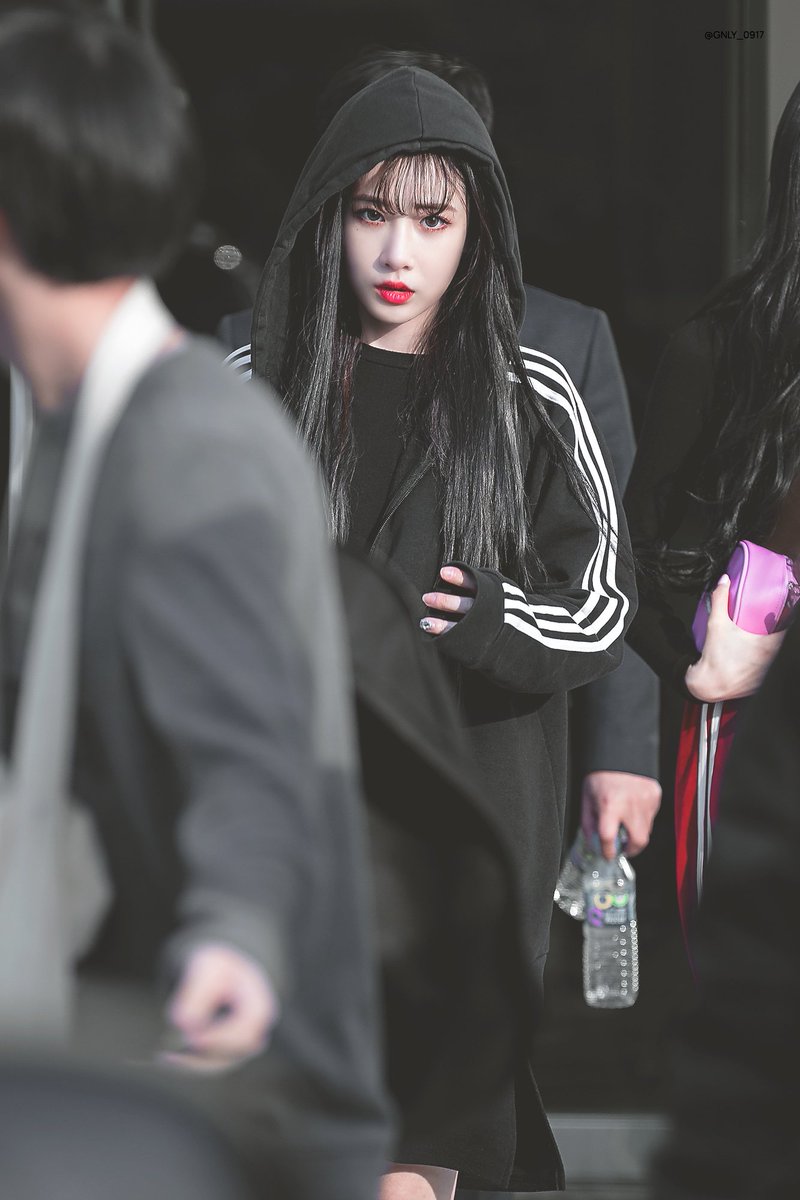 러블리즈 유지애 대구fc 사복 퇴근길