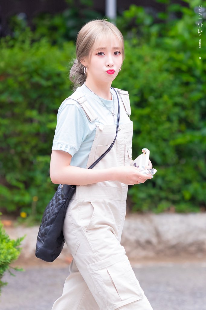 #러블리즈 #유지애 뮤직뱅크 출근길.jpg