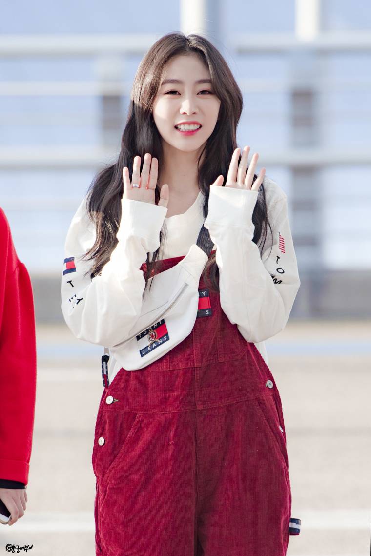 지수 (러블리즈) - 190323 출국