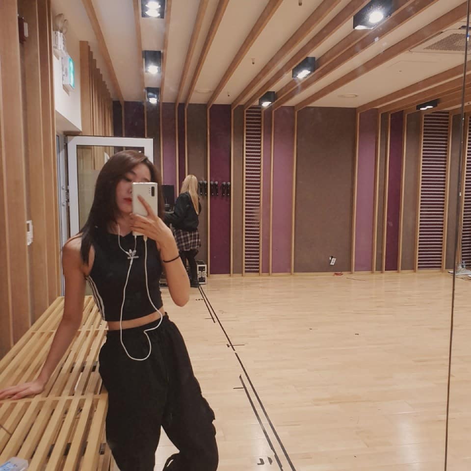 러블리즈 지수.insta