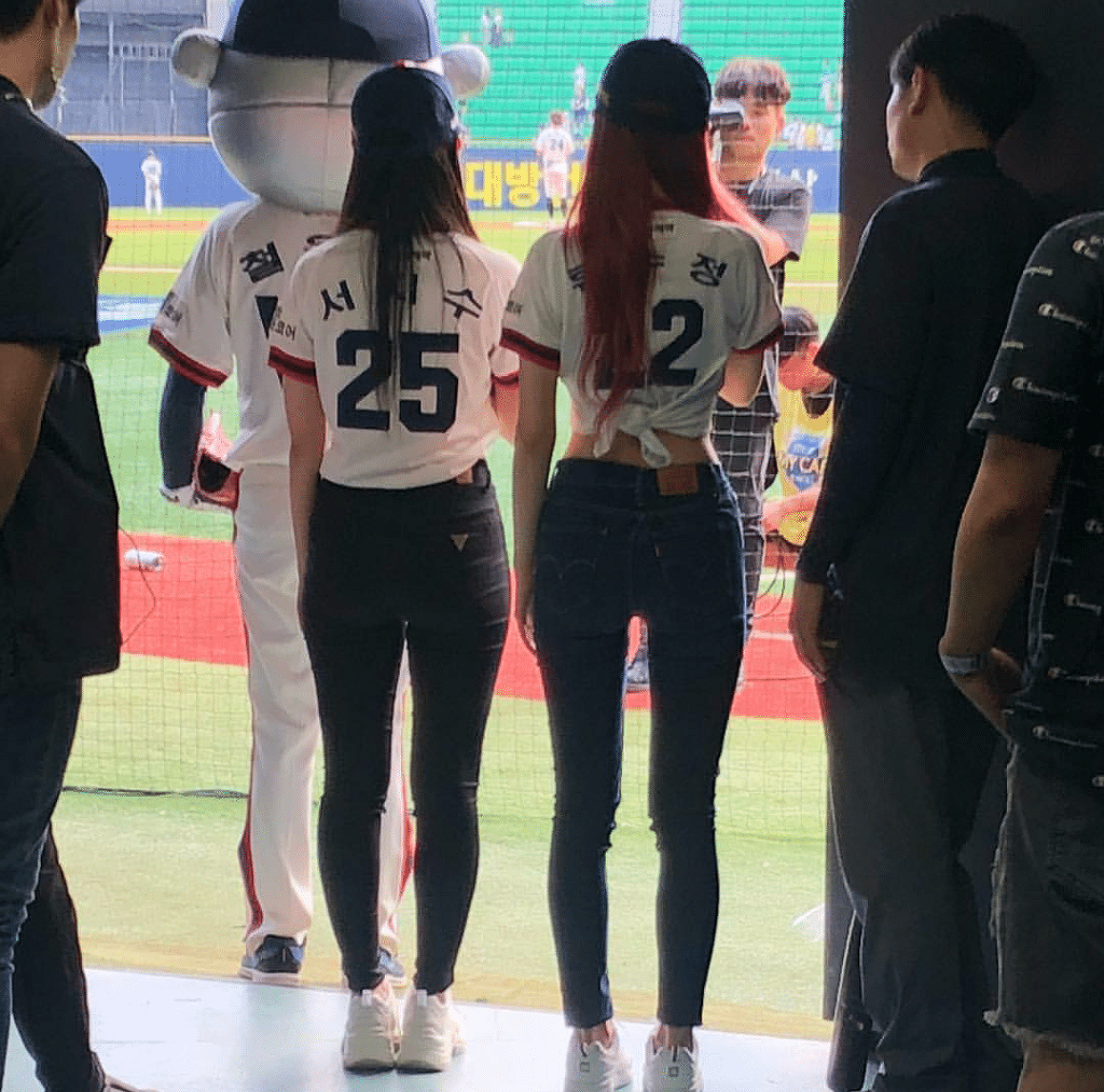 폰카로 찍었다는 #러블리즈 #류수정 무보정 실물 뒷모습.jpg