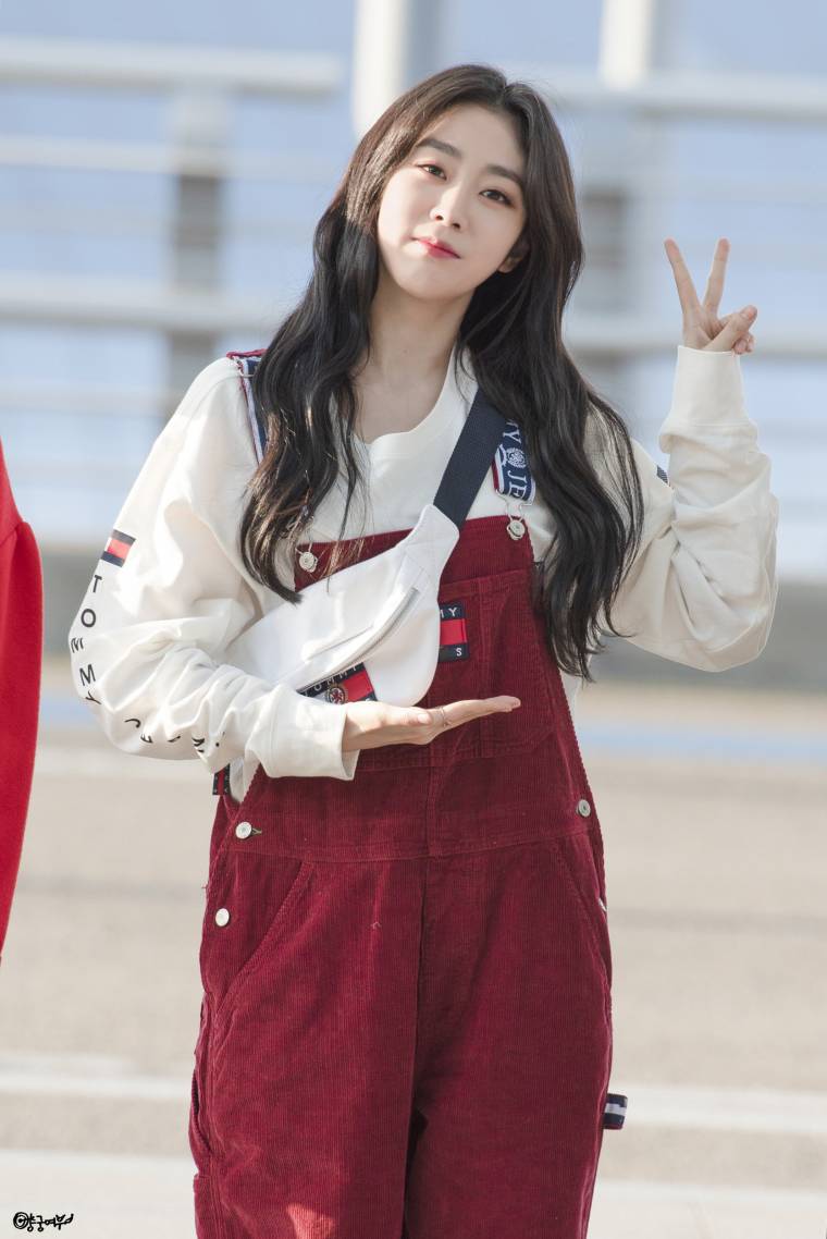 지수 (러블리즈) - 190323 출국