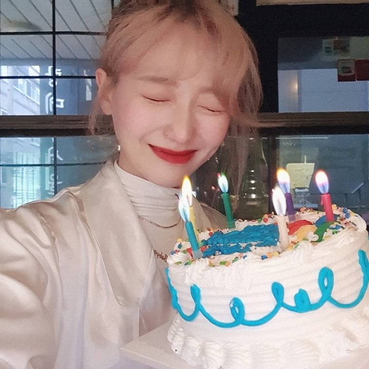 러블리즈 수정.insta