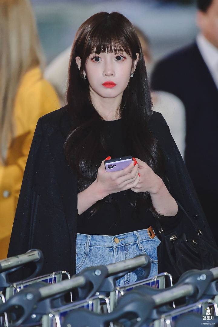 러블리즈 유지애 공항출국.jpg