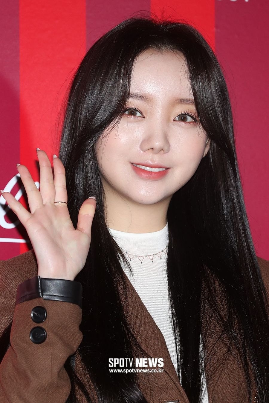 오늘자 흑발로 염색한 러블리즈 케이
