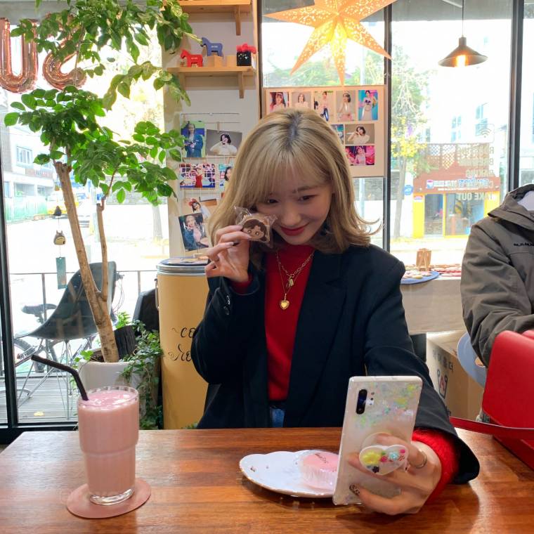 러블리즈 생일카페온 짝뚜 류수정