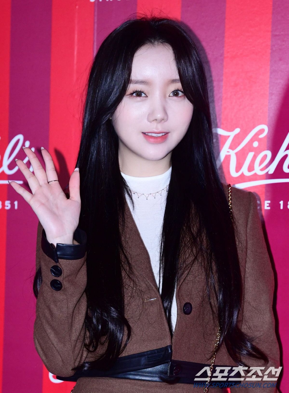 오늘자 흑발로 염색한 러블리즈 케이