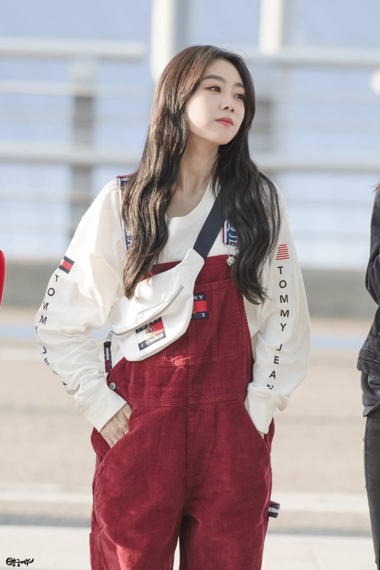 지수 (러블리즈) - 190323 출국