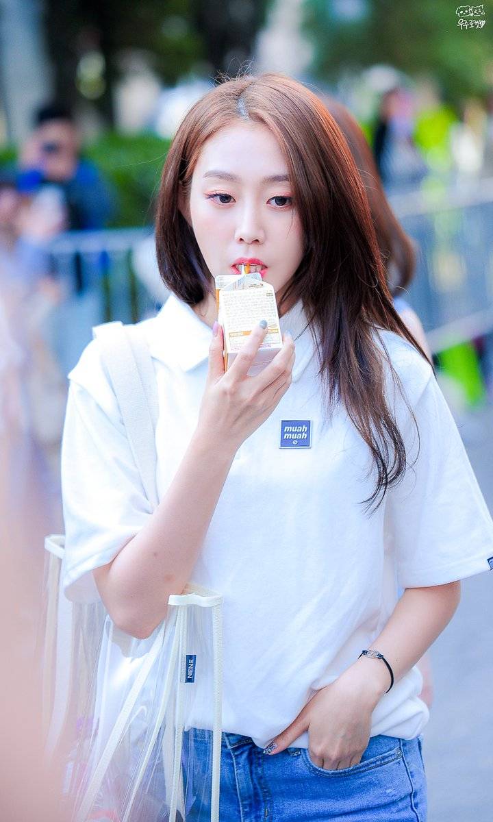 #러블리즈 커피우유 마시는 #서지수