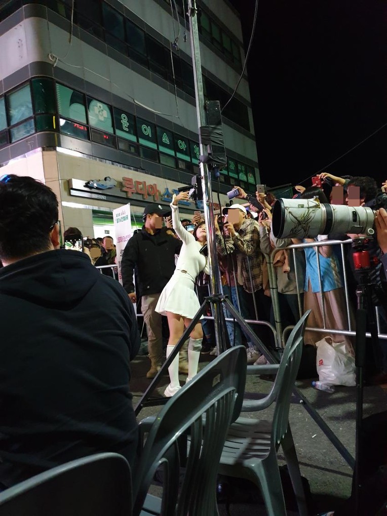 러블리즈 서지수 팬서비스.jpgif