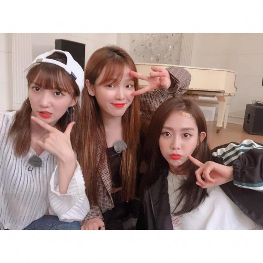 러블리즈 인별 업뎃.jpg (with 오마이걸)