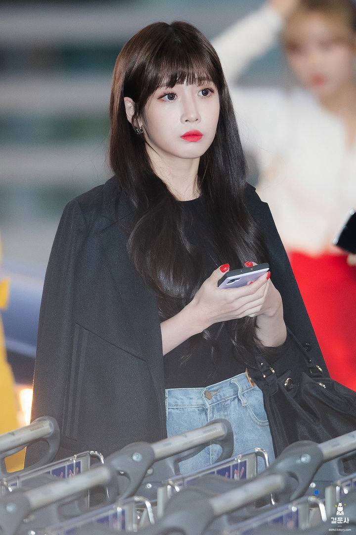 러블리즈 유지애 공항출국.jpg