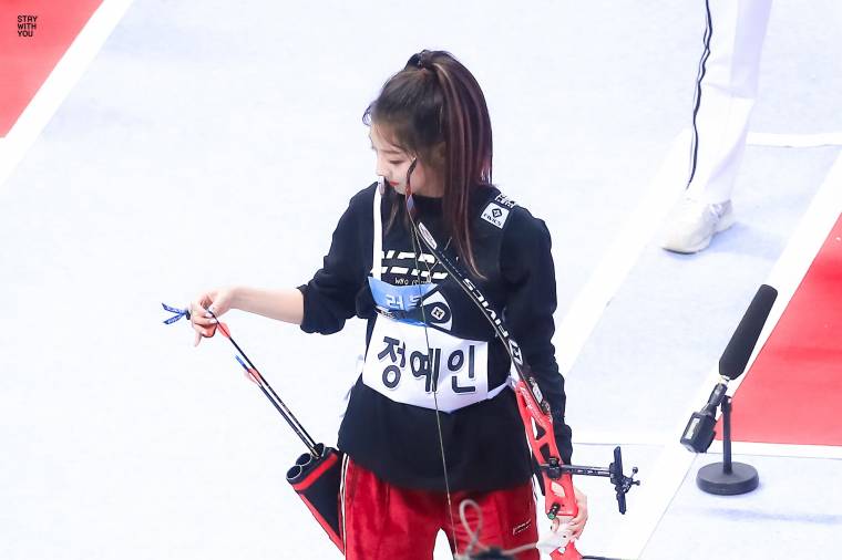 [아육대] 궁사..#러블리즈 #정예인.jpg