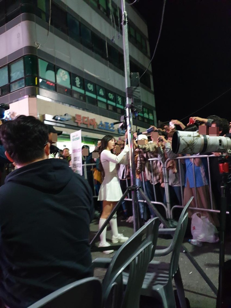 러블리즈 서지수 팬서비스.jpgif