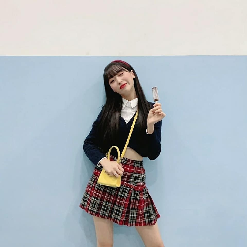 러블리즈 류수정.insta (feat.퀸덤 빨간머리띠+교복)