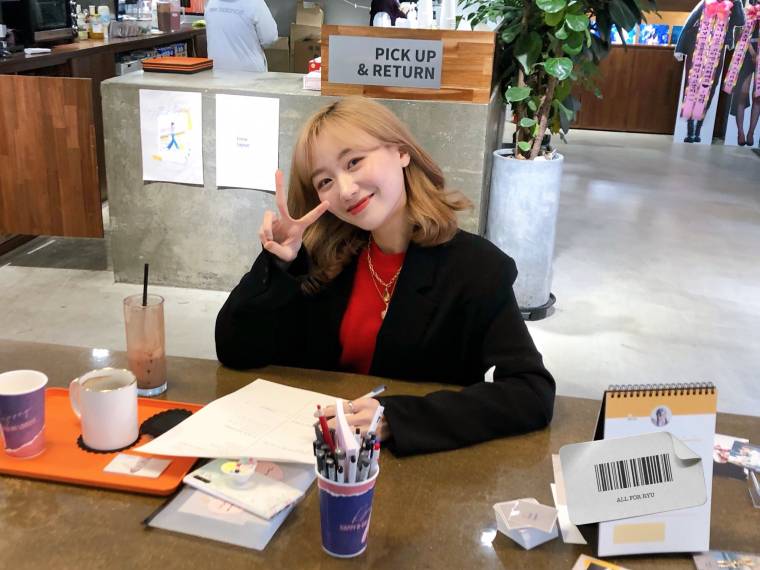 러블리즈 생일카페온 짝뚜 류수정