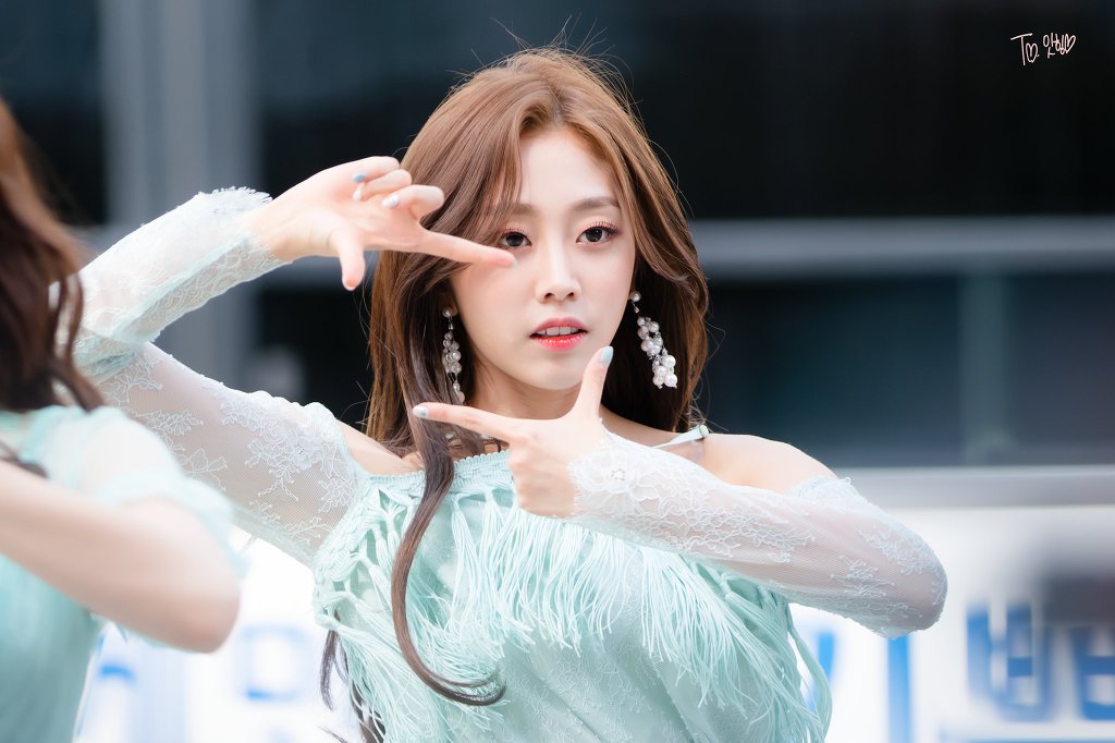민트색도 잘 어울리는 #러블리즈 서지수