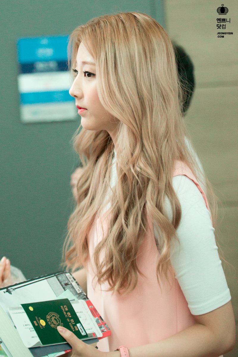 옆선도 이쁜 러블리즈 예인.jpg