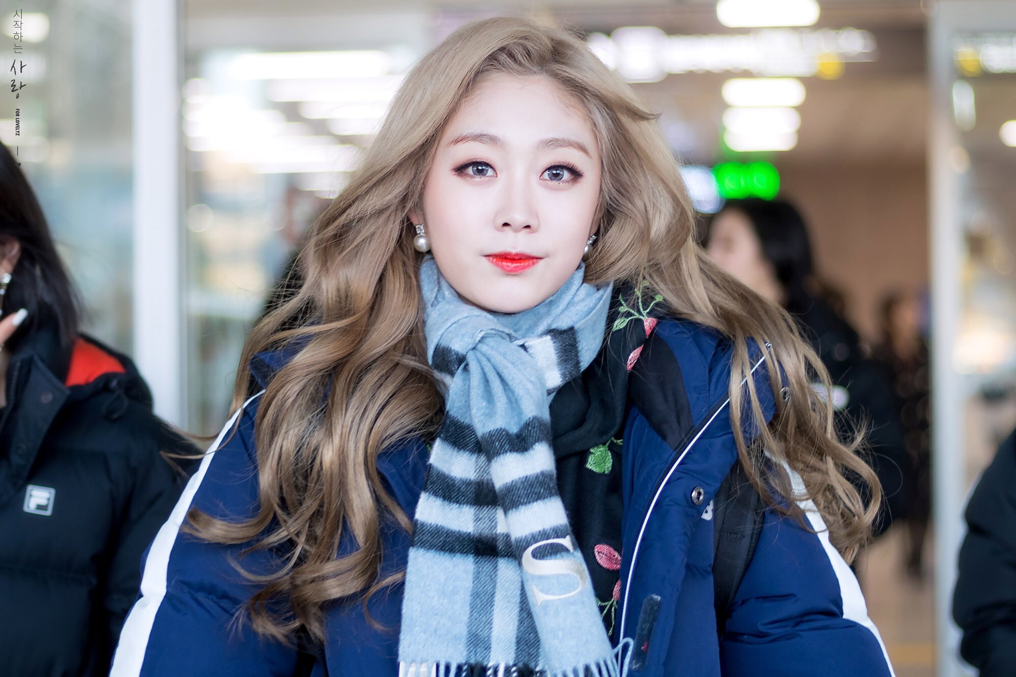 러블리즈 서지수 김해공항